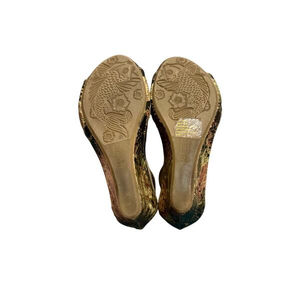 Unlisted Kenneth Cole Taupe Floral Strappy Wedge Heel Sandals sz 8 - Picture 4 of 5